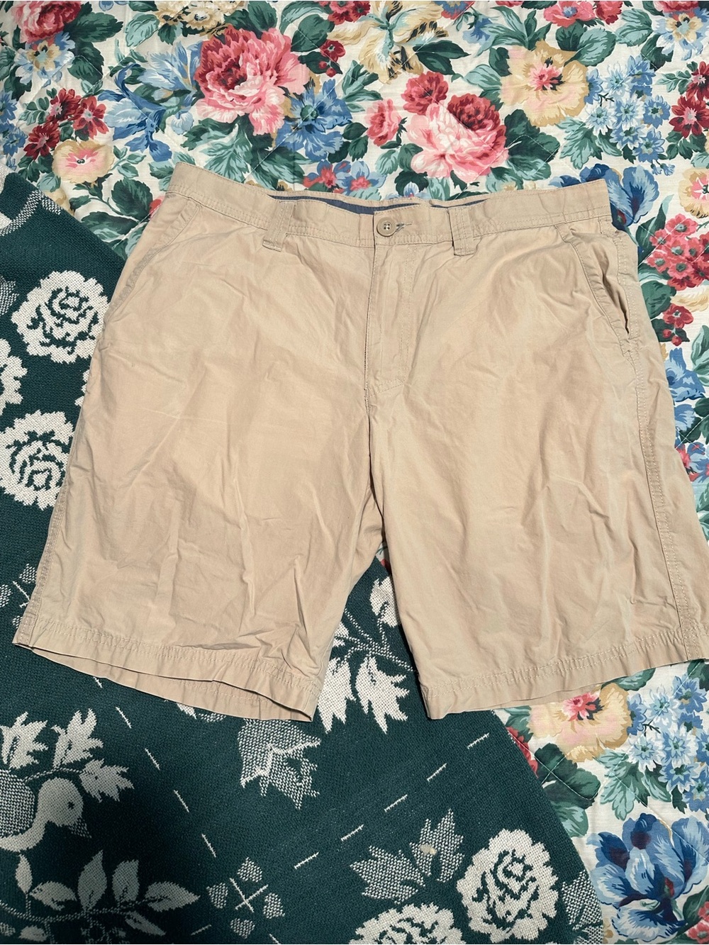 Columbia Men's Beige Flat-Front Casual Shorts